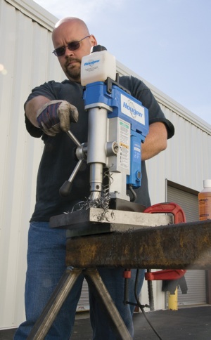 HMD-505 with a quill-feed arbor maintains a constant profile and a smooth feed throughout the cut